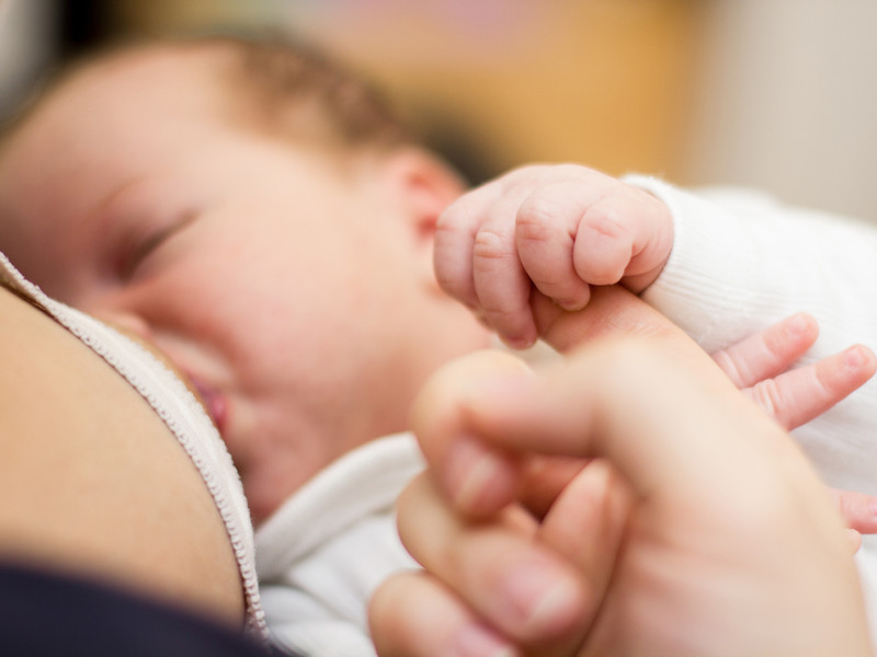 Early days breastfeeding tips